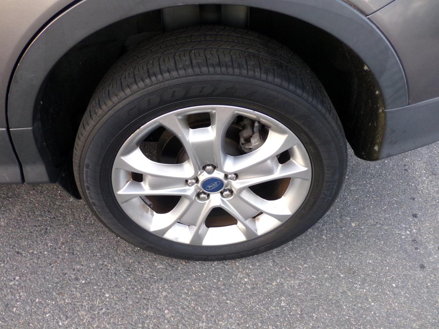 2013 Grey Ford Escape SEL FWD (1FMCU0H96DU) with an 2.0L L4 DOHC 16V engine, 6-Speed Automatic transmission, located at 5700 Curlew Drive, Norfolk, VA, 23502, (757) 455-6330, 36.841885, -76.209412 - Photo#10